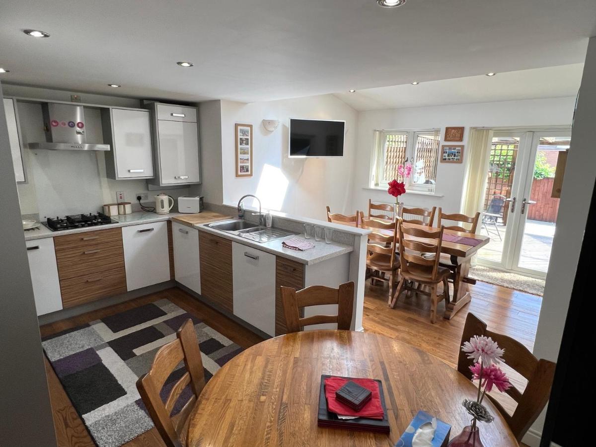 נוטינגהאם Simply Stunning 2 Bedroom Home With Parking Space מראה חיצוני תמונה